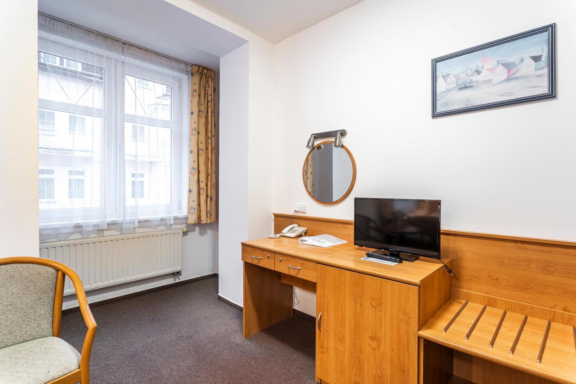 יאסימוב Hotel Luzice מראה חיצוני תמונה