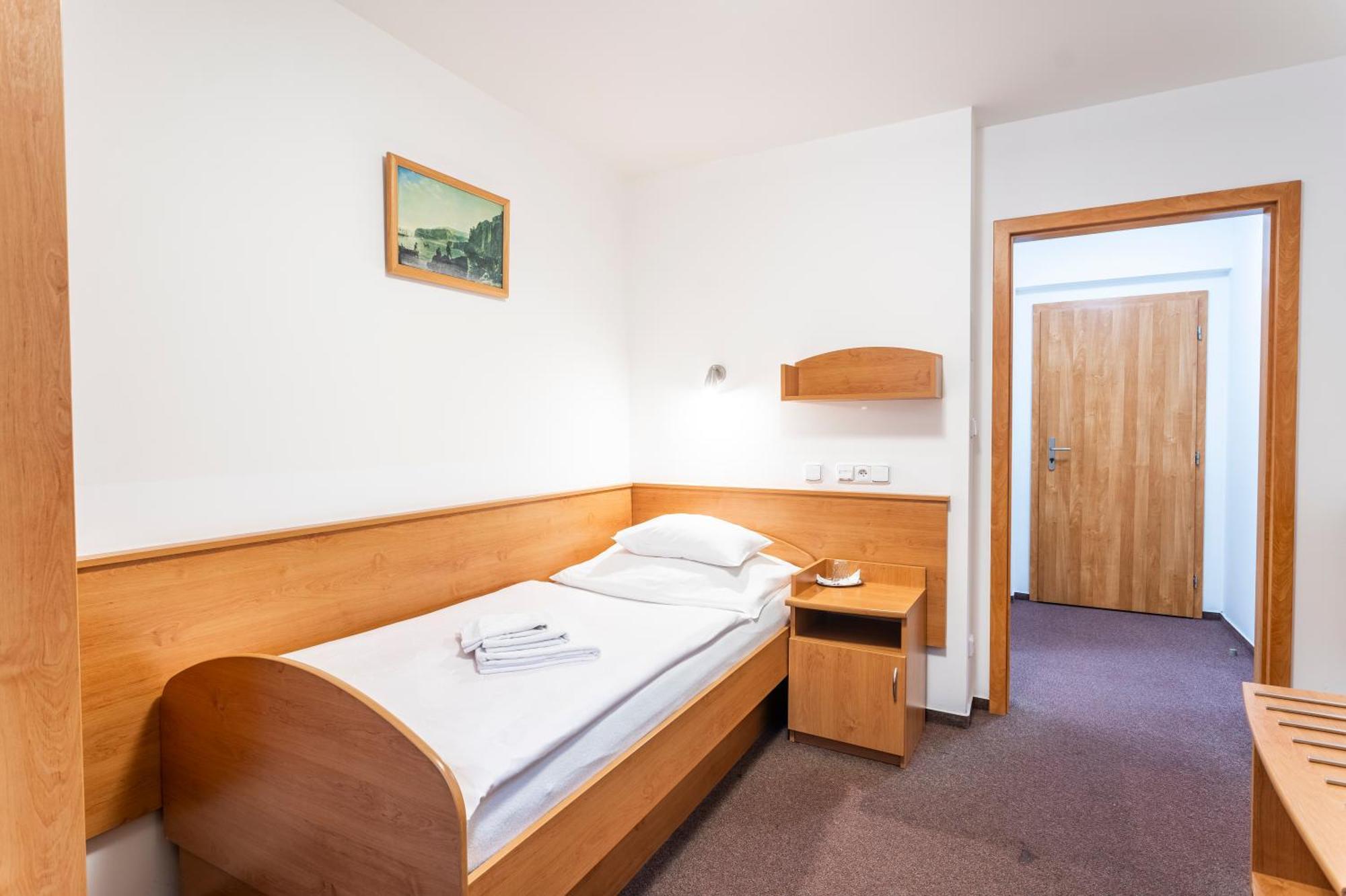 יאסימוב Hotel Luzice מראה חיצוני תמונה