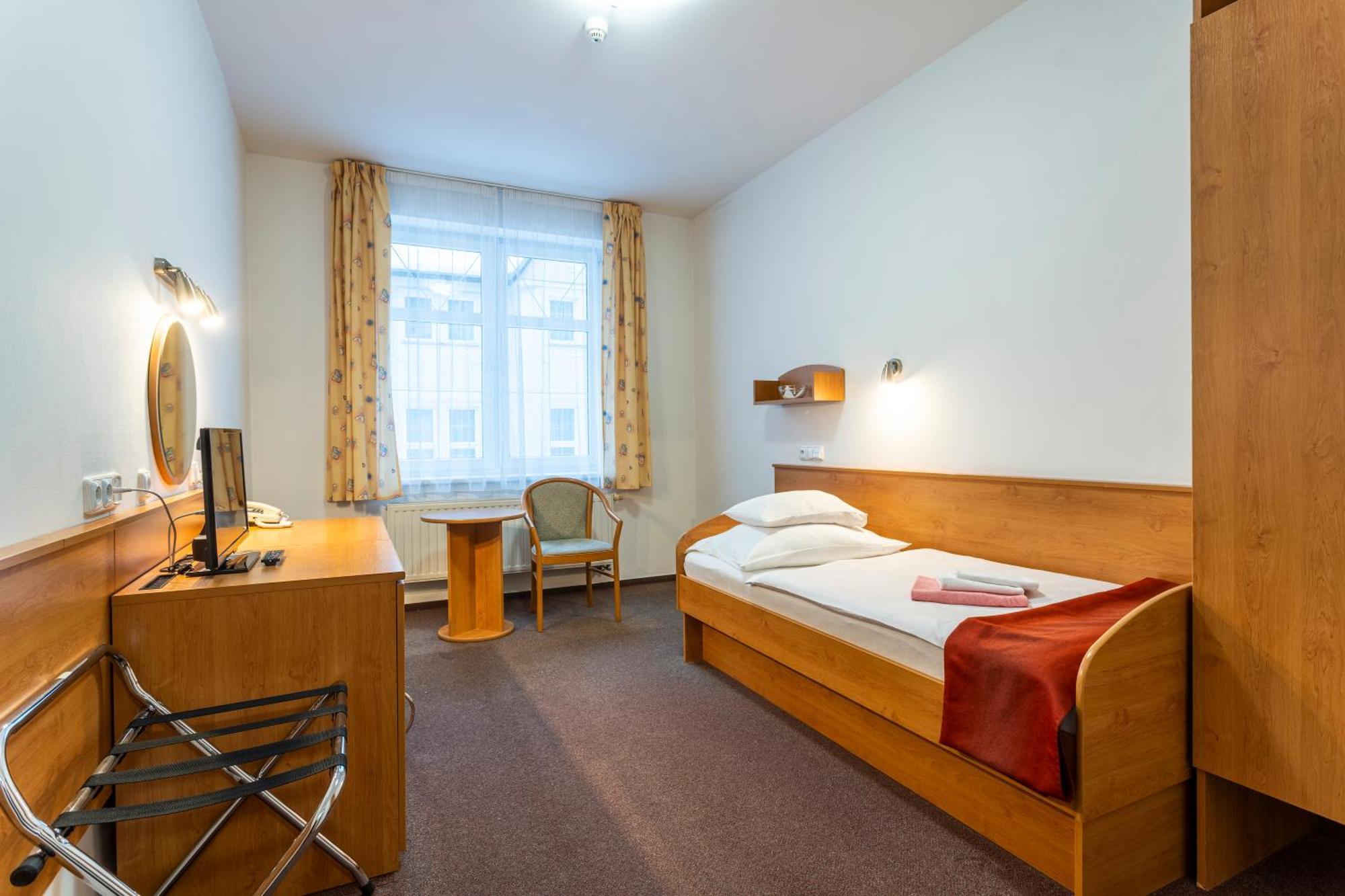יאסימוב Hotel Luzice מראה חיצוני תמונה
